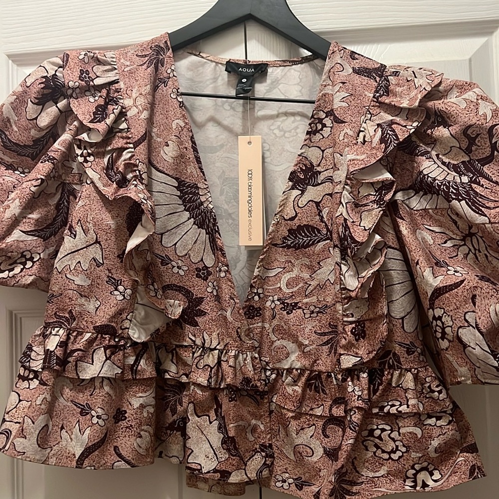 Medium floral short sleeves top